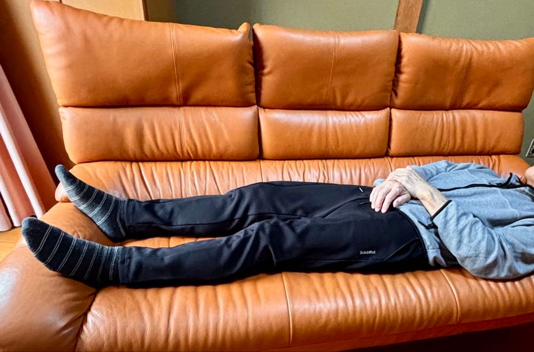 カリモク家具３人掛けソファー本革