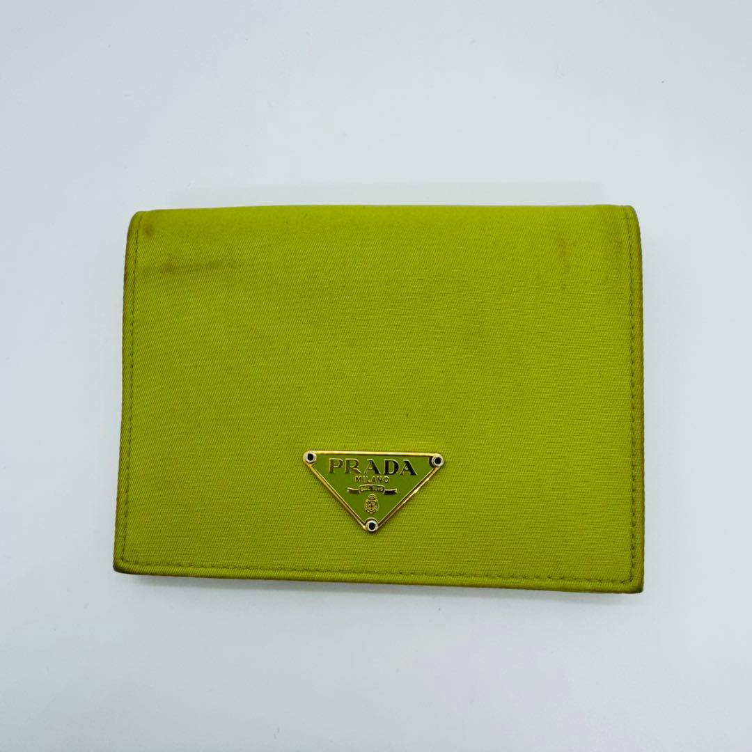 ✨PRADA✨プラダ✨三角プレート✨ロゴ✨ライトグリーン✨二つ折り財布✨