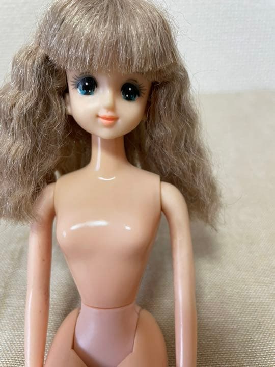 1984年タカラバービー エクセリーナ灰睫ソバージュver - メルカリ