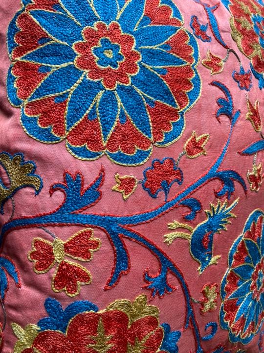 ウズベキスタン製 シルク スザニ刺繍 クッションカバー 60×49 SZN719
