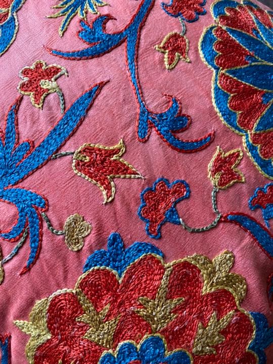 ウズベキスタン製 シルク スザニ刺繍 クッションカバー 60×49 SZN719