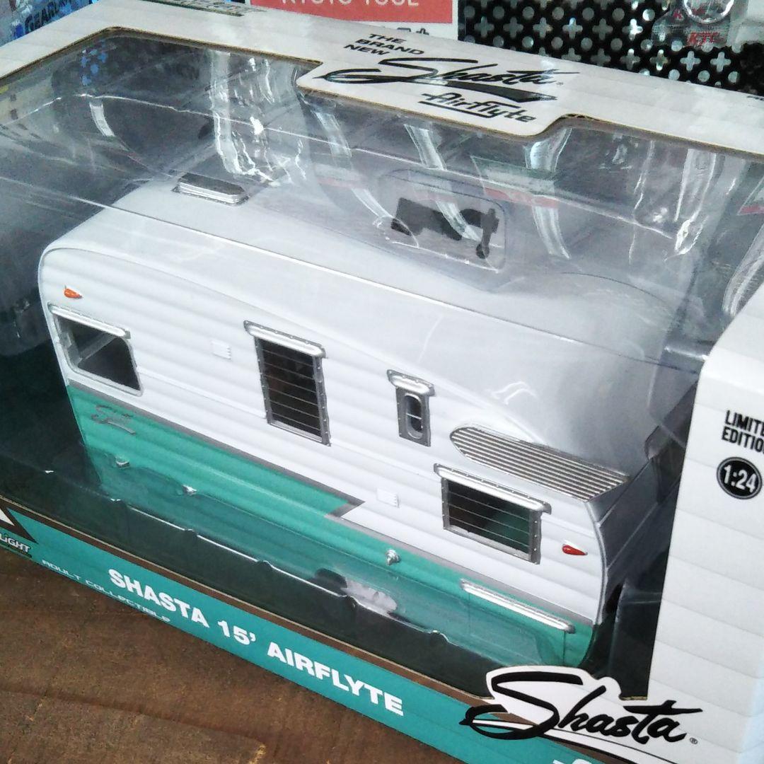 GREENLIGHT シャスタ shasta 1/24 トレーラー ミニカー 緑
