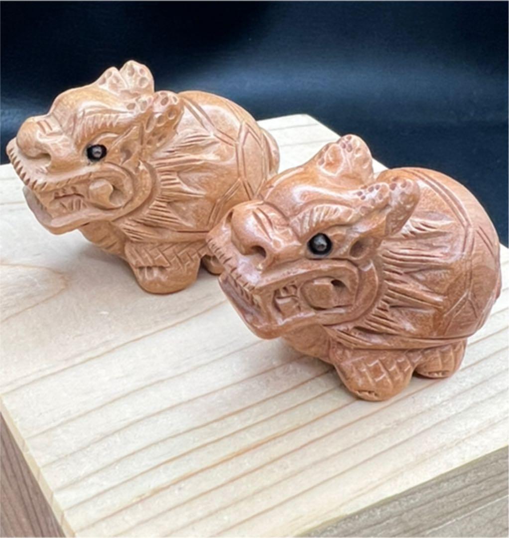 061501    桃の木素材龍亀手彫り2個セット　約24*42ミリ