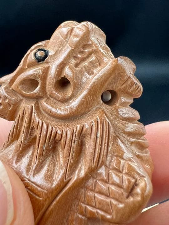 061501    桃の木素材龍亀手彫り2個セット　約24*42ミリ