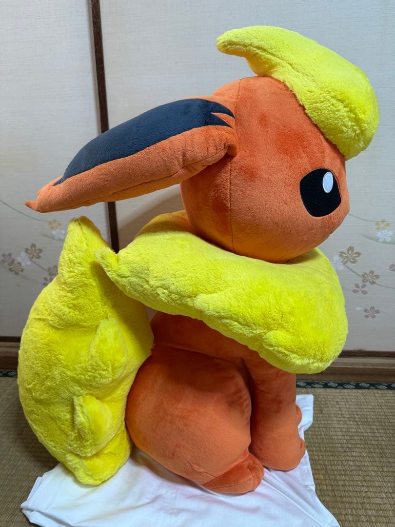 ブースター　等身大ぬいぐるみ