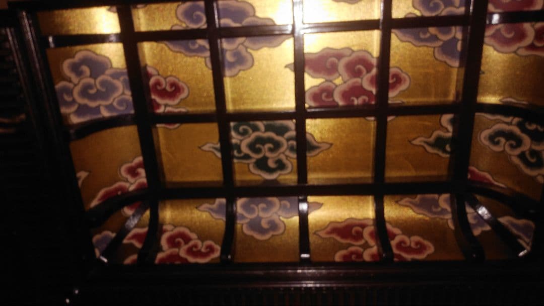 黒檀のお仏壇と仏具各種、漆塗り絹張り手描き絵お盆提灯(みのじ製岐阜提灯)一対