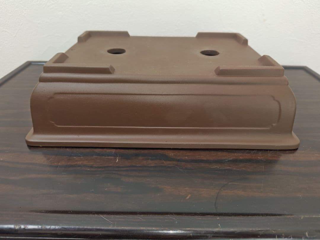 ブラウンの陶器製長方角形盆栽鉢 約32cm×23.5cm×8.7cm　落款　宝泉