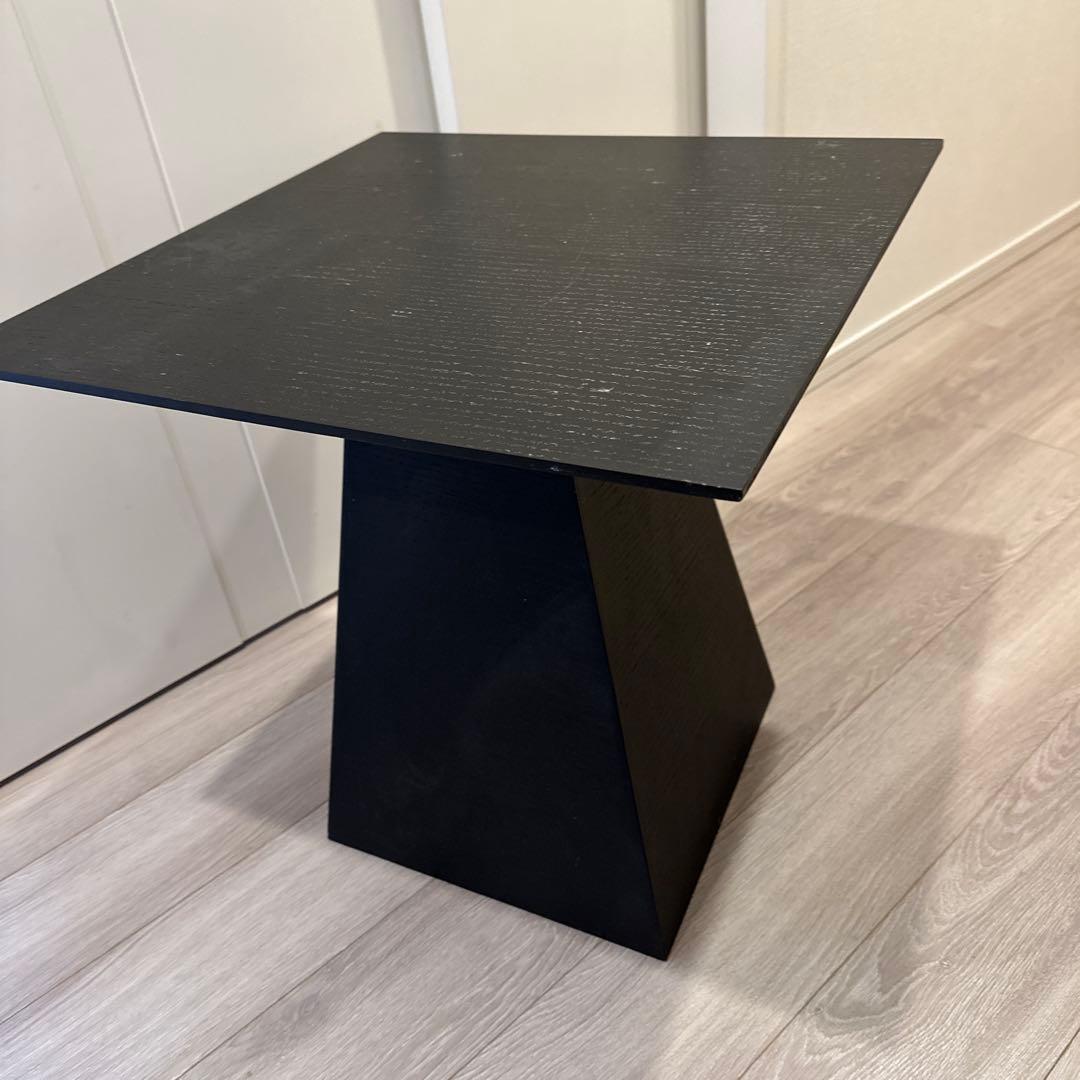 黒い木製モダンテーブル 台形
