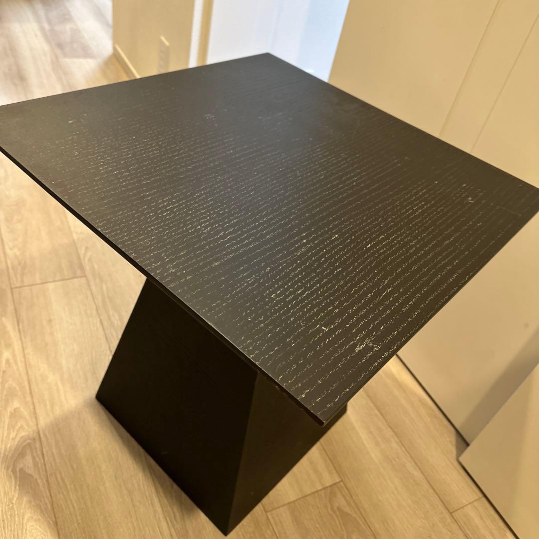 黒い木製モダンテーブル 台形