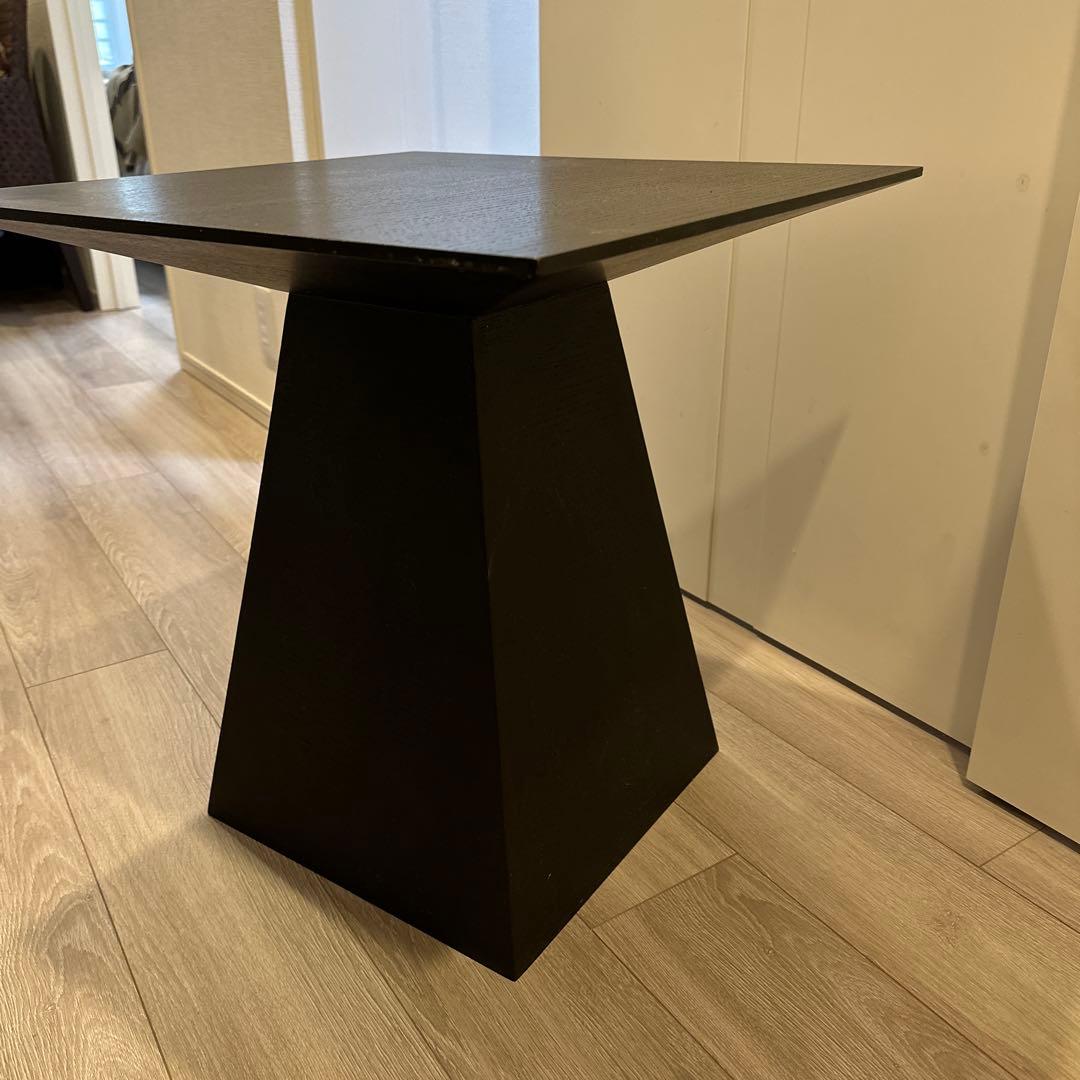 黒い木製モダンテーブル 台形