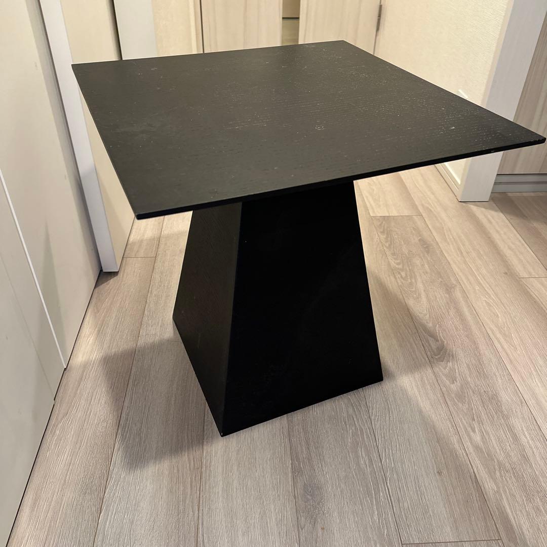 黒い木製モダンテーブル 台形
