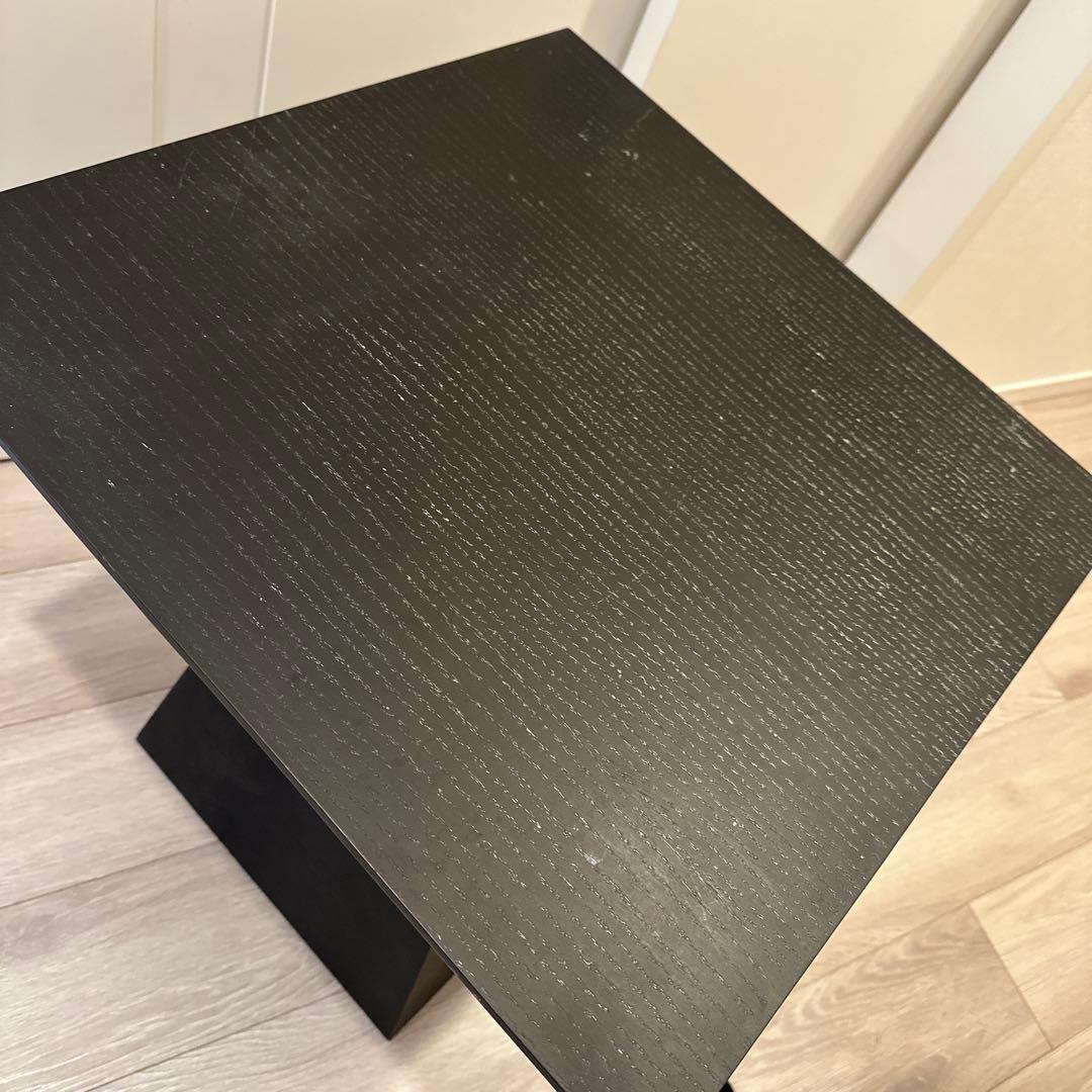 黒い木製モダンテーブル 台形