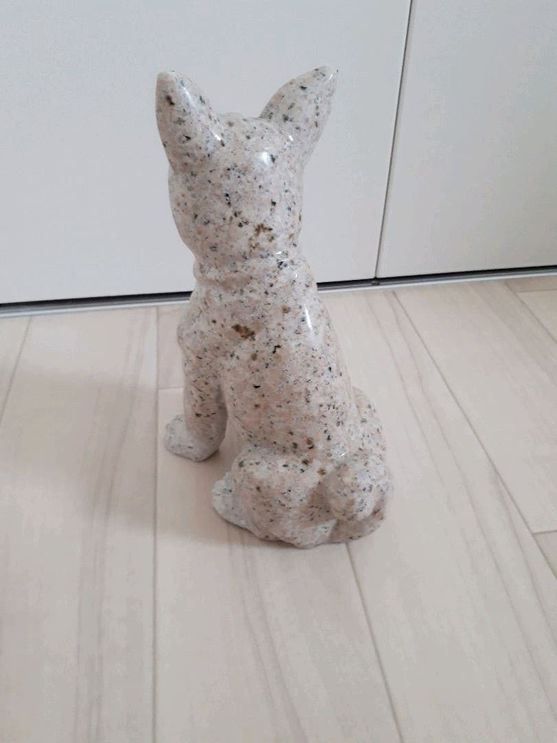 犬　チワワ？　石の置物