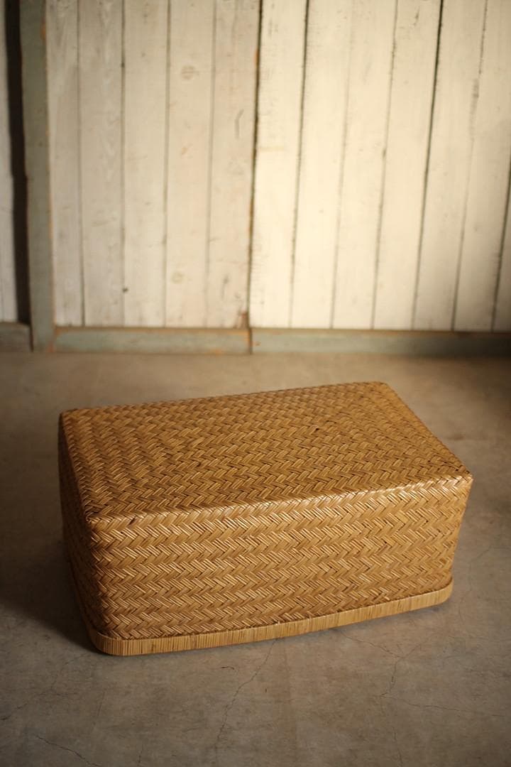 状態良く形の綺麗な古い竹編みの収納かご　行李