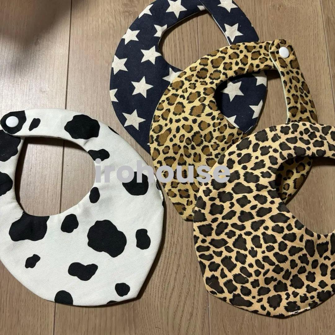 ころんとフォルムのバンダナ型スタイ 見本