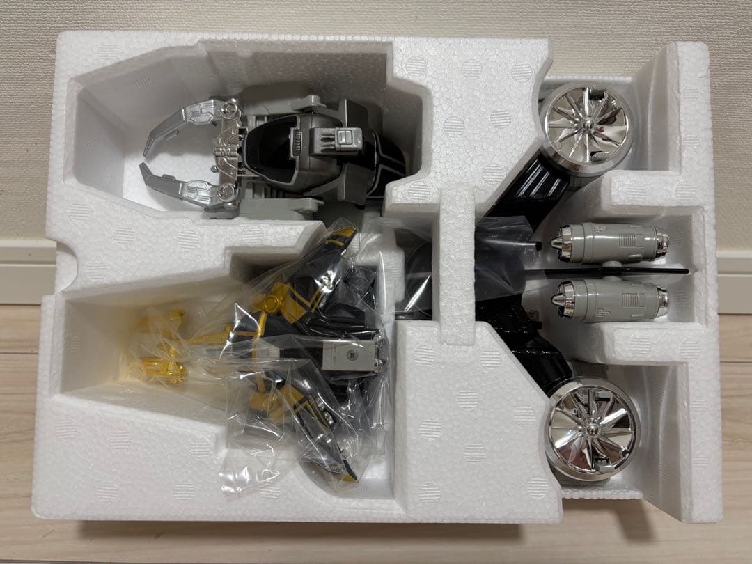 未使用 バンダイ ビーファイターカブト 超重甲機 ネオビートマシンセット