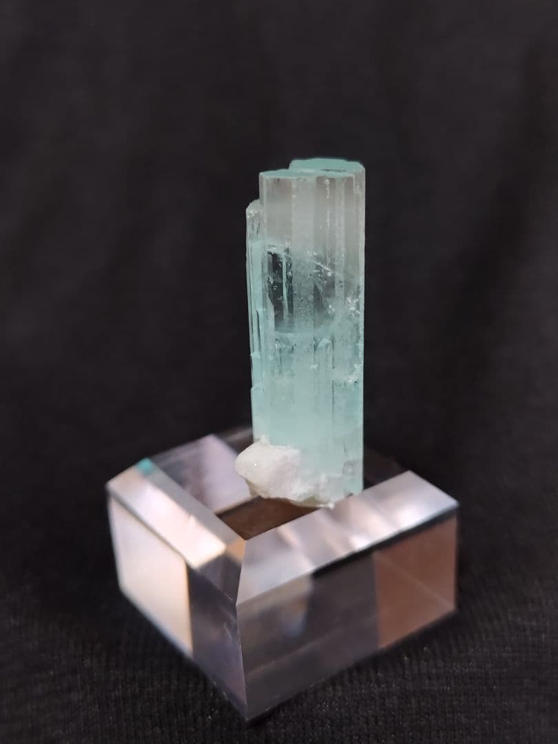 アクアマリン　原石　Aquamarine