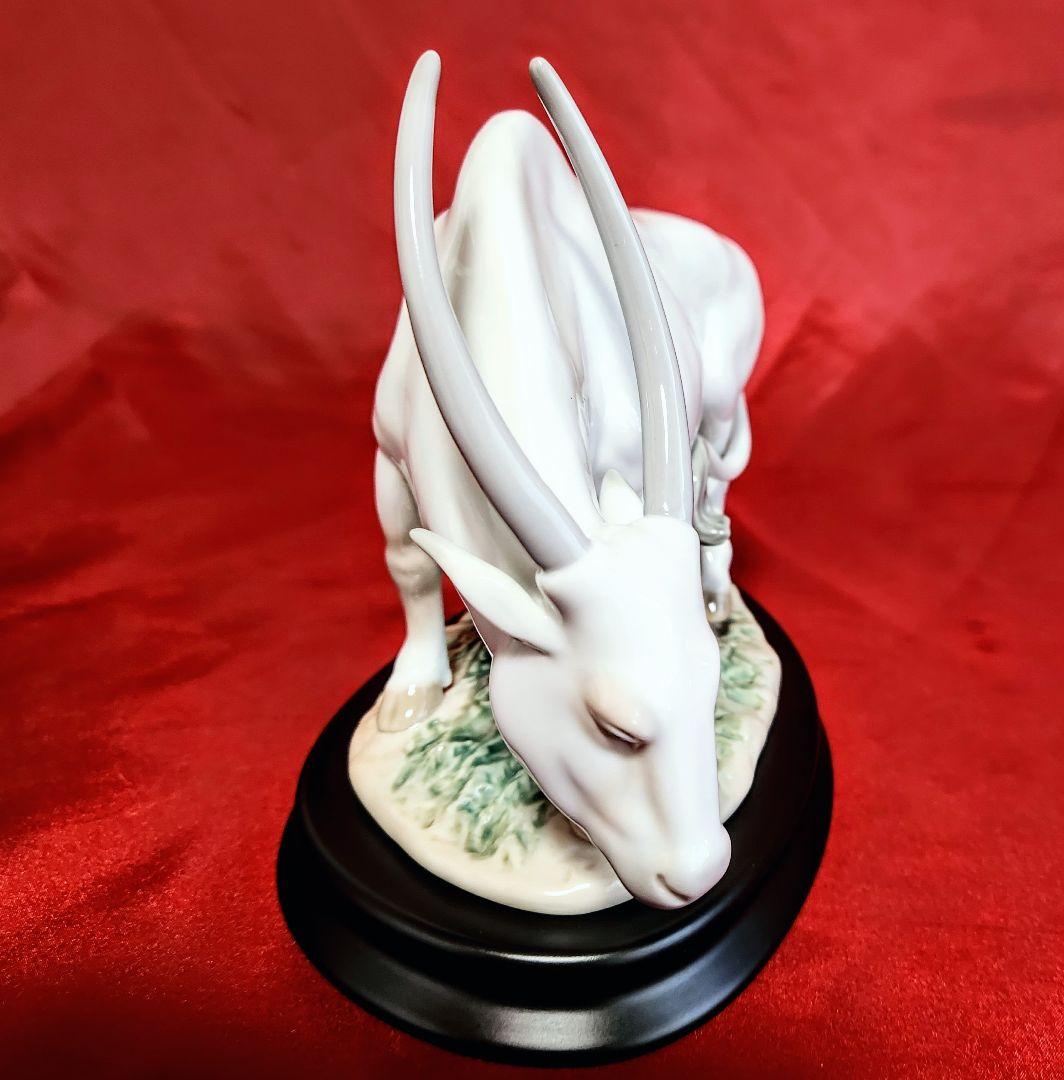 リヤドロ【美品　箱栞　木製台座付】フィギュリン十二生肖系列《牛丑》ゾディアック
