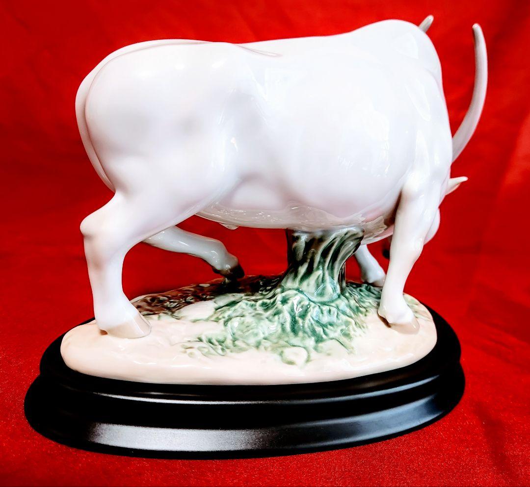 リヤドロ【美品　箱栞　木製台座付】フィギュリン十二生肖系列《牛丑》ゾディアック