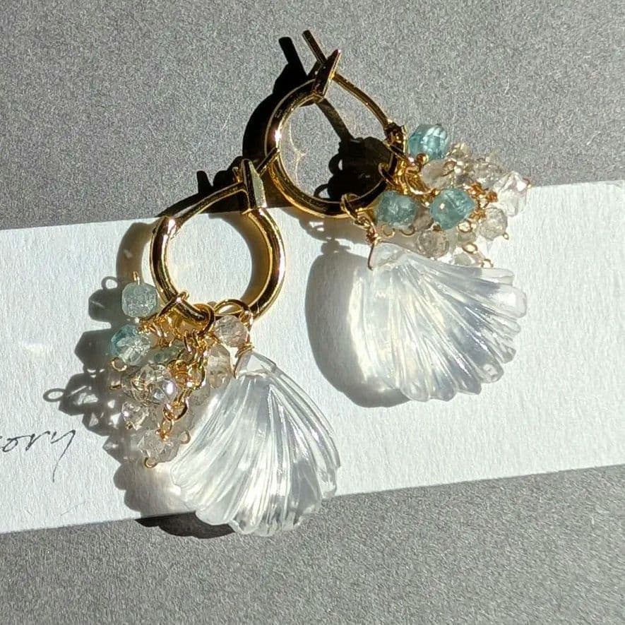 mn様 アイスクォーツ 銀杏カービング フープピアス