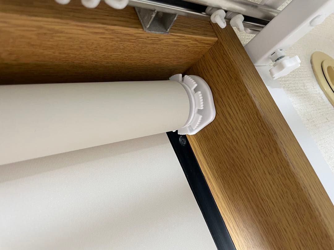 ロールスクリーン 完全遮光 つっぱりタイプ 幅180cm×丈181cm