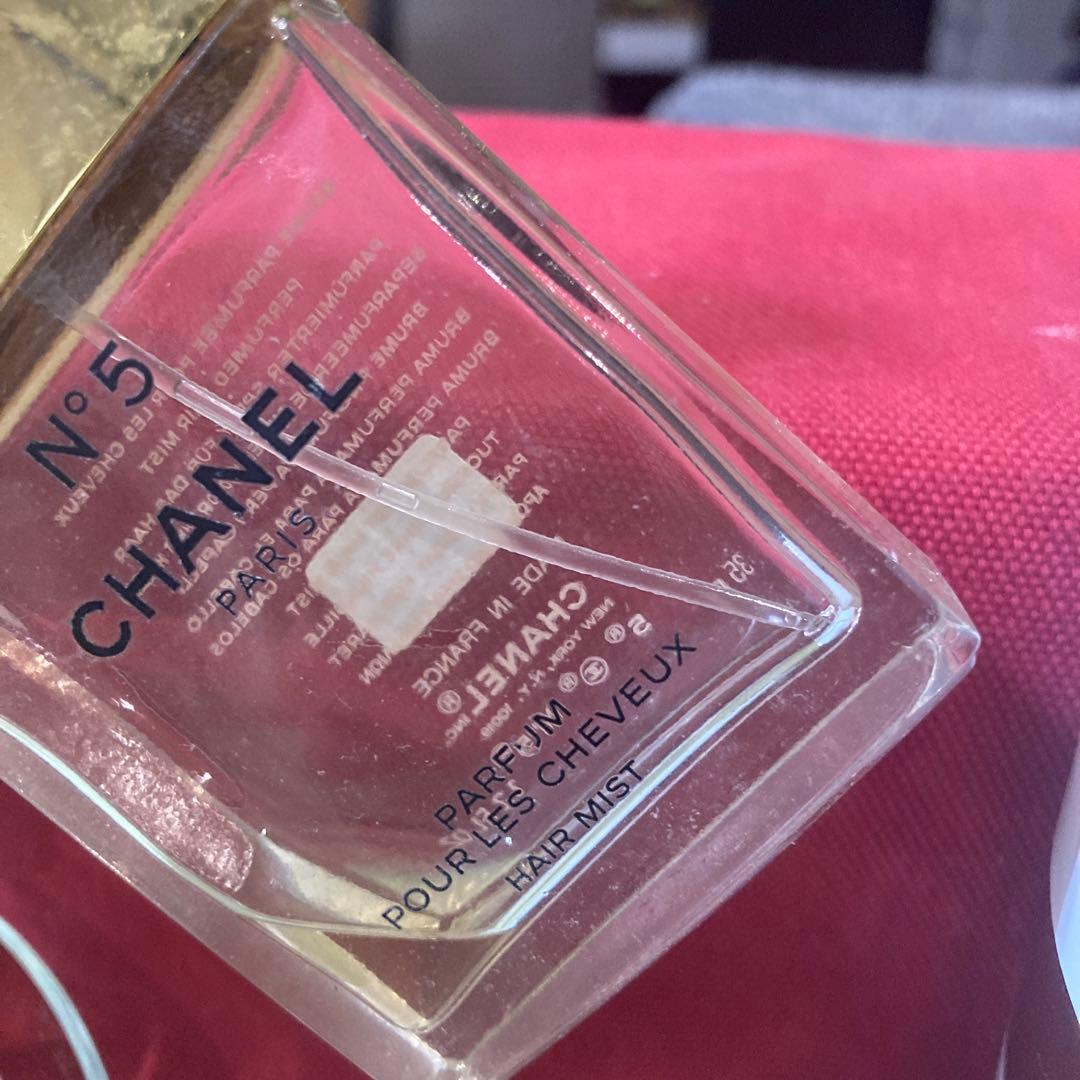 CHANEL N°22オードトワレ、リキッドファンデーション