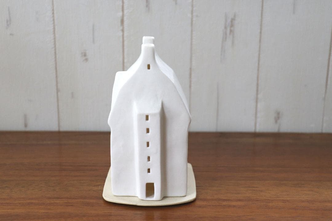 アトリエ ルンド スモーヒュースSmahus　出窓のある家