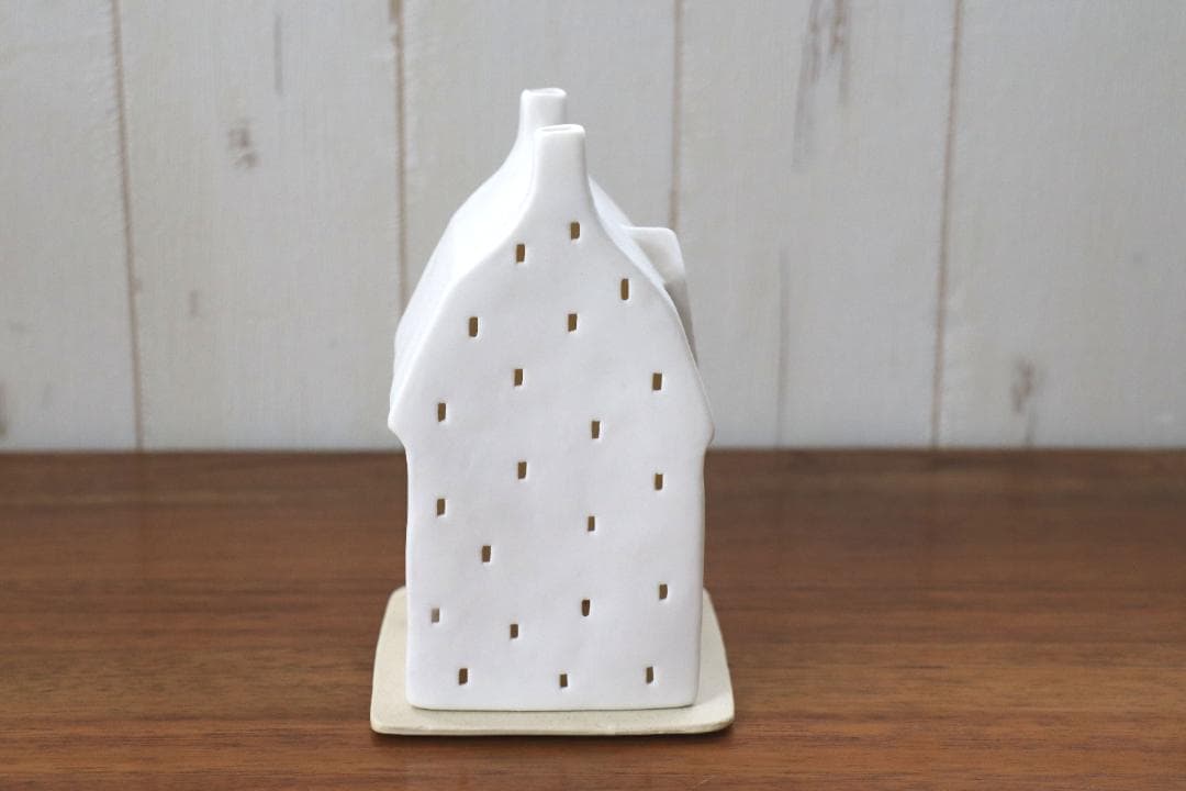 アトリエ ルンド スモーヒュースSmahus　出窓のある家