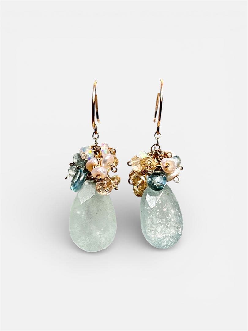 kayaです。シンデレラアクアマリンのモリモリピアス