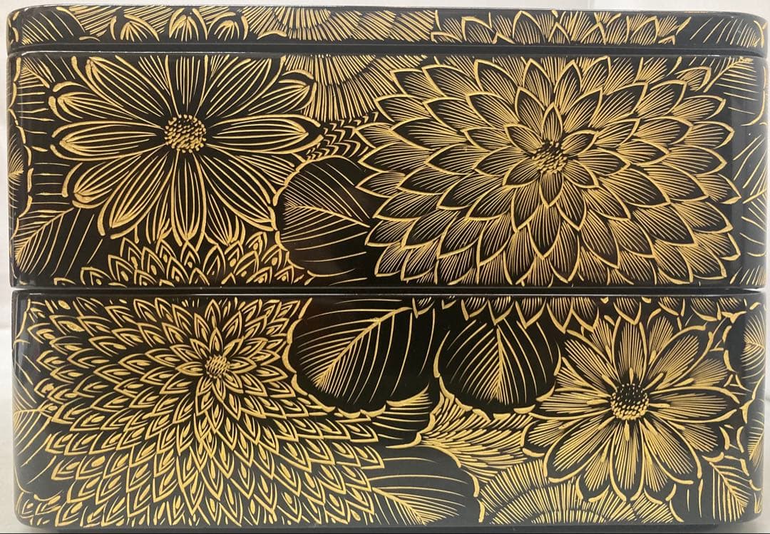 B519b「黒漆塗沈金菊尽 二段重箱」木製　輪島塗　紙箱　お節料理