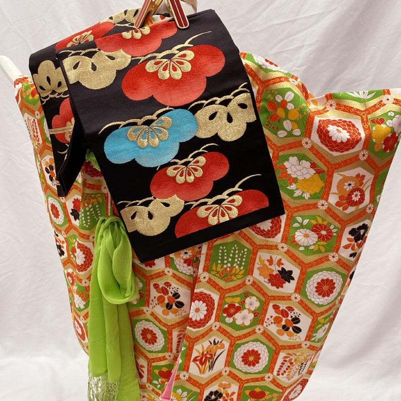 410ag70◎七五三 七歳 女児 着物&袋帯&長襦袢 総柄 亀甲 金彩◎美品