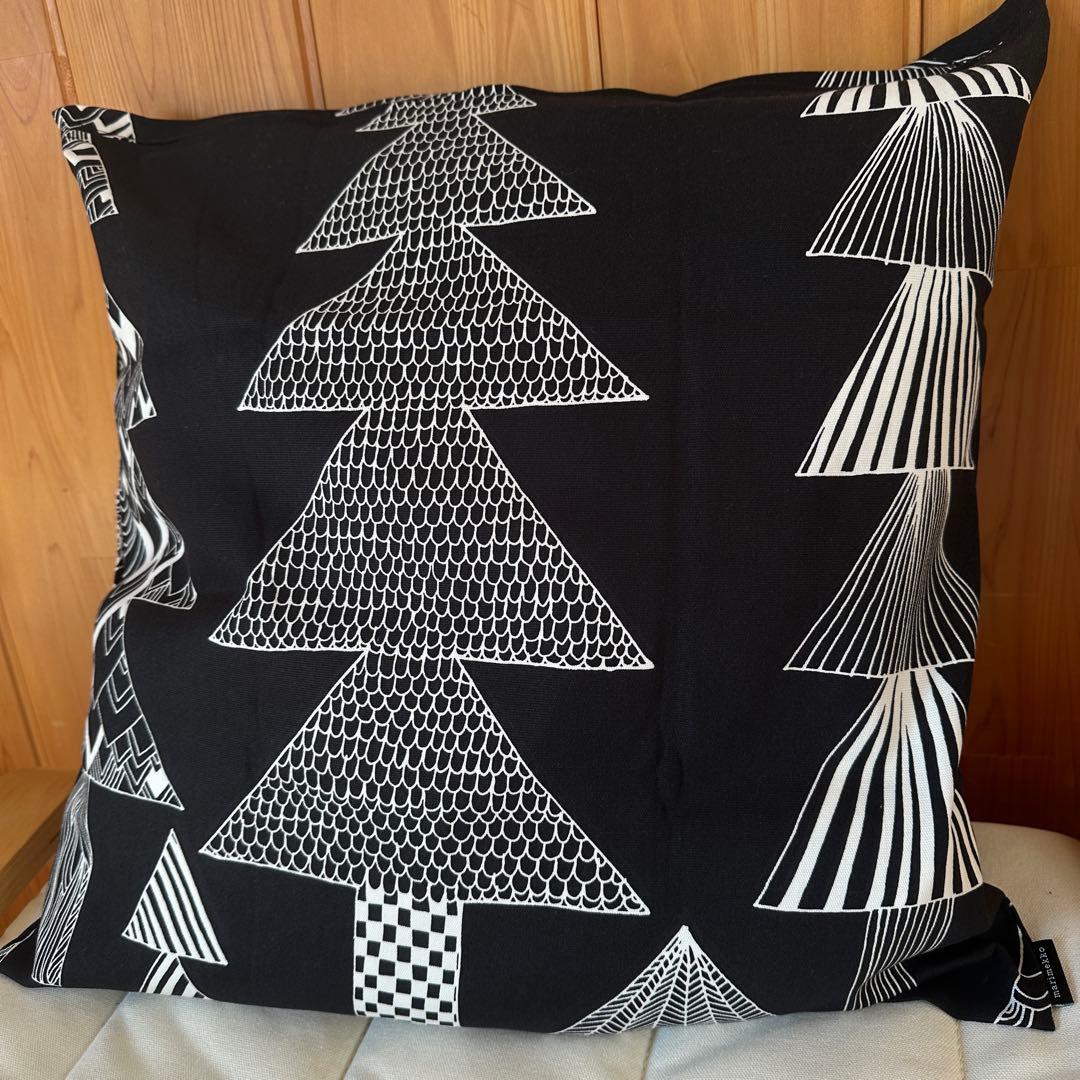 ２枚セット？マリメッコ　新品　クッションカバー　クーシコッサ もみの木　ブラック