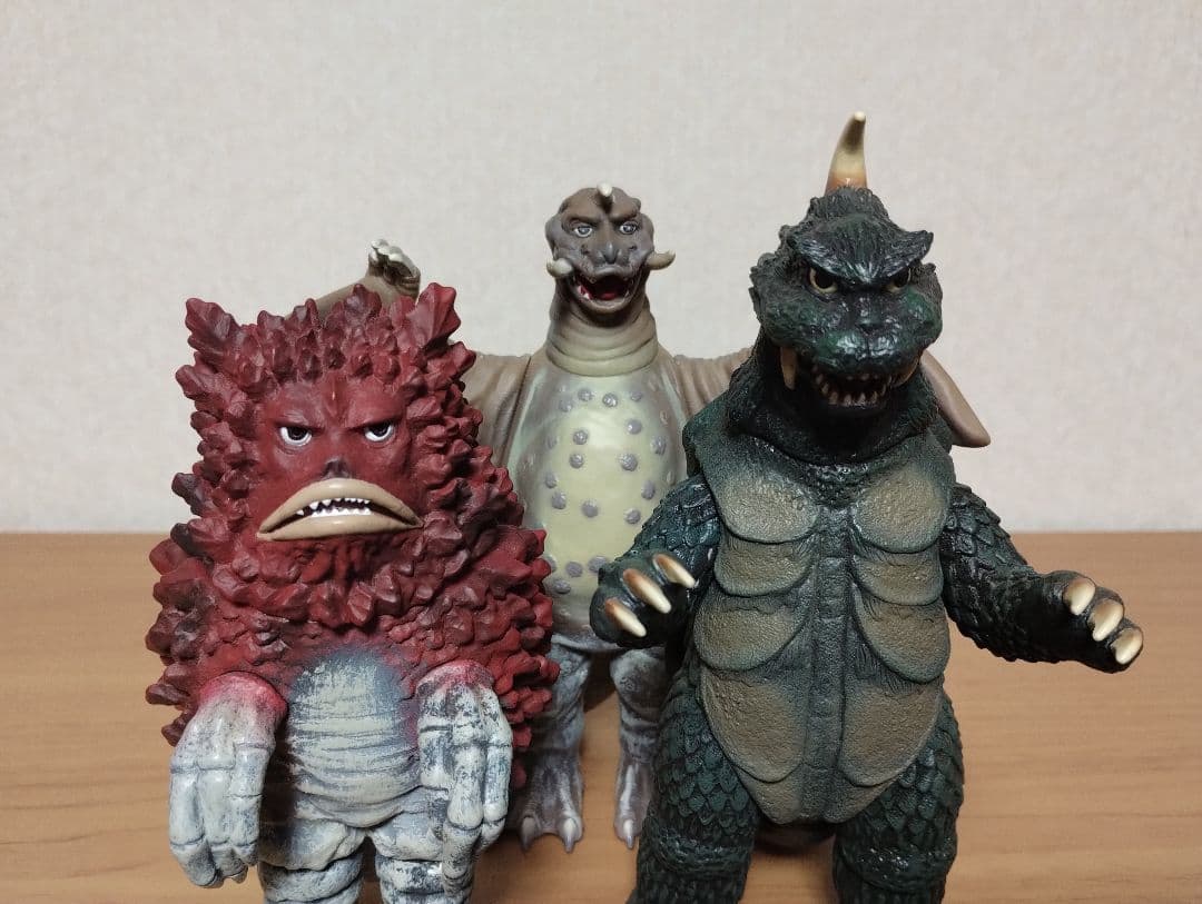 ゴメス ガラモン ペギラ 総天然色 プレミアムバンダイ 怪獣ソフビ