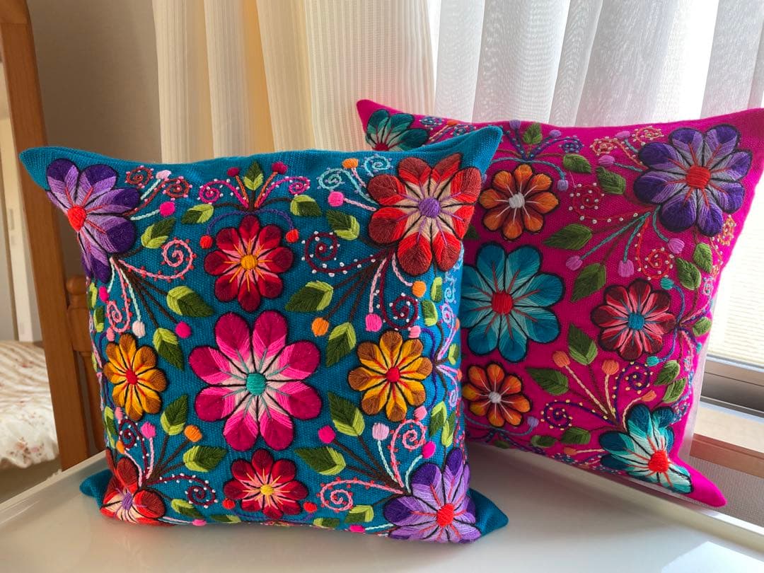 ペルーの手作り刺繍　アルパカブレンド　クッションカバー　伝統的な刺繍　45x45