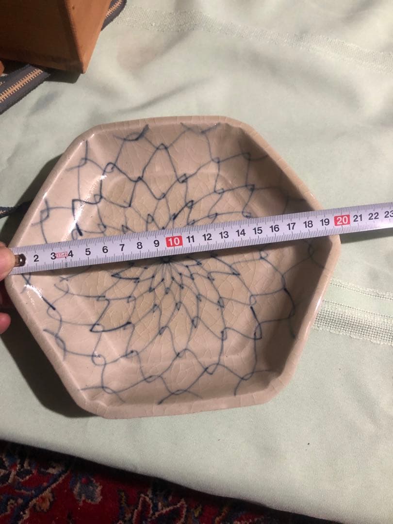 伊万里焼 染付 網目六角皿 箱付 19.8cm 展示用