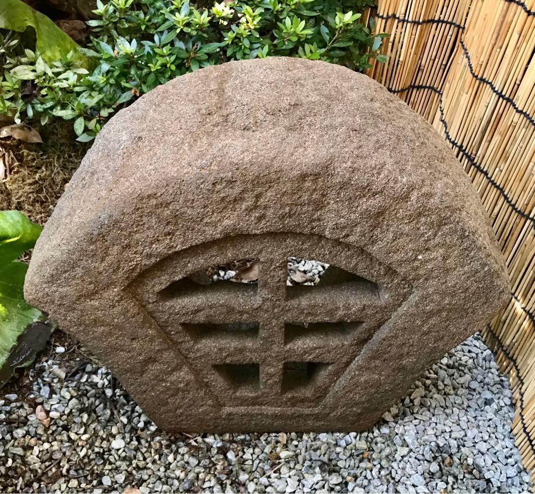 【天然自然石・扇型石灯篭・オブジェ・坪庭灯篭・足元灯篭】庭石・置物・ガーデニング