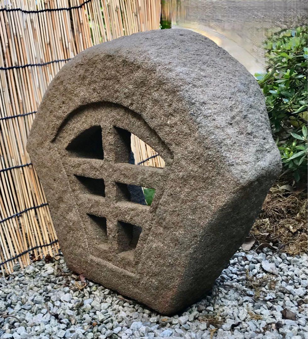 【天然自然石・扇型石灯篭・オブジェ・坪庭灯篭・足元灯篭】庭石・置物・ガーデニング