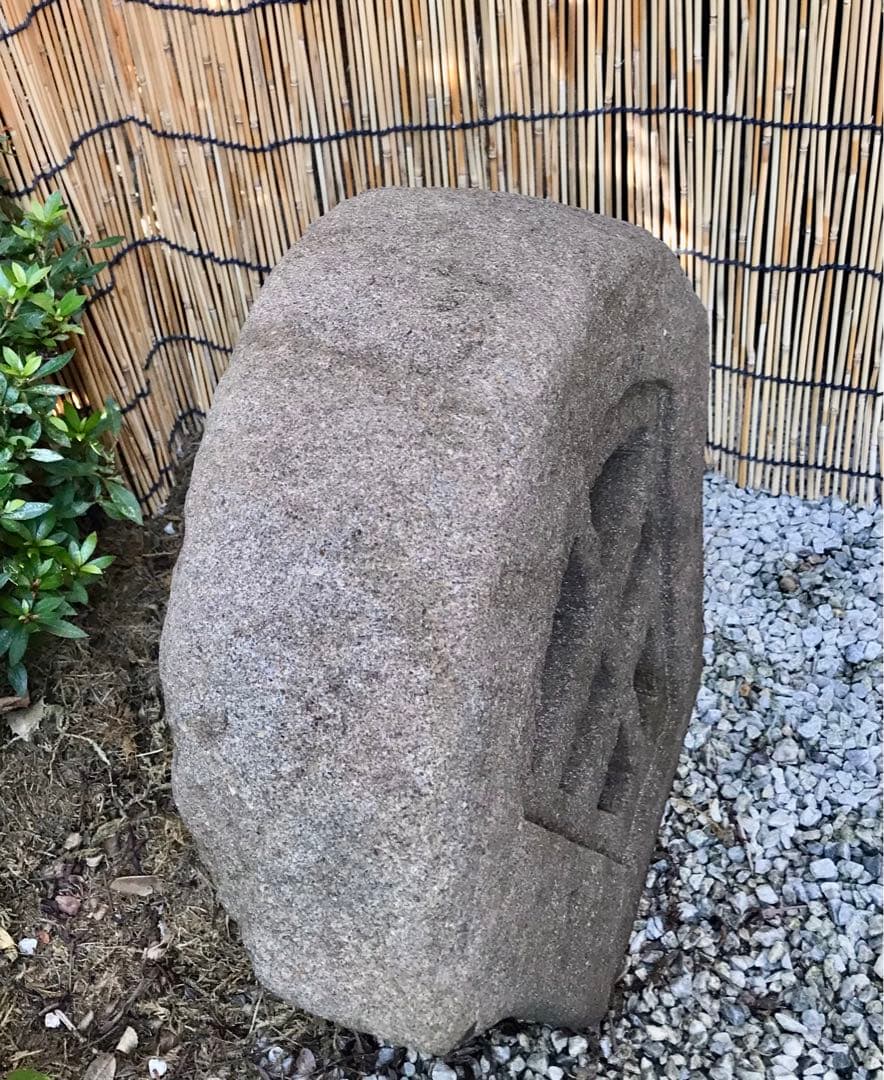 【天然自然石・扇型石灯篭・オブジェ・坪庭灯篭・足元灯篭】庭石・置物・ガーデニング