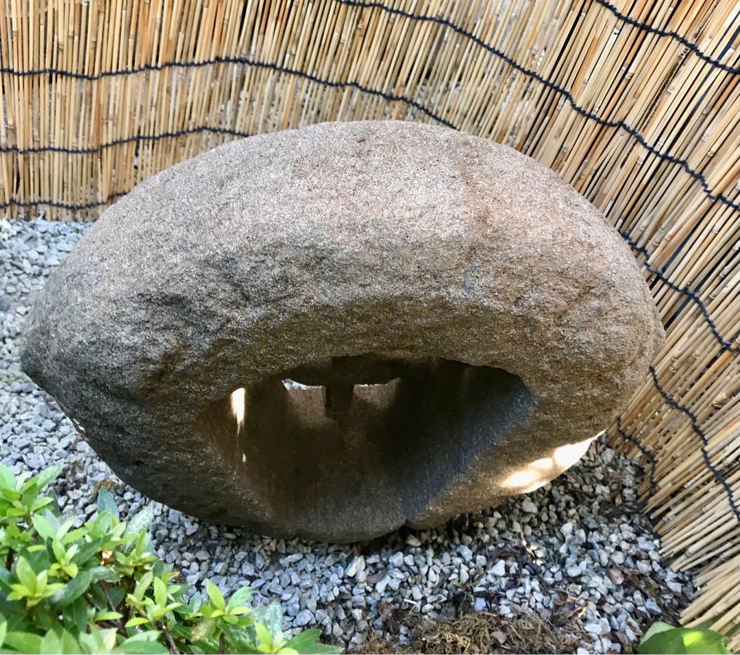【天然自然石・扇型石灯篭・オブジェ・坪庭灯篭・足元灯篭】庭石・置物・ガーデニング