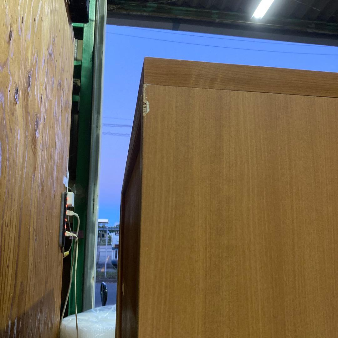 木製ガラス扉キャビネット　食器棚