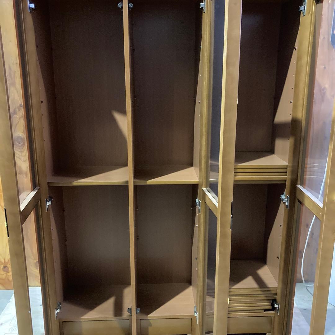 木製ガラス扉キャビネット　食器棚