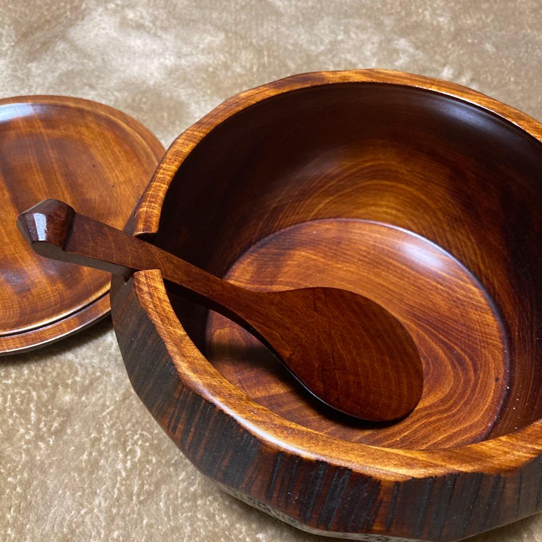 新品　未使用品　日本の漆器　　栃材くり抜き　四国彫りおひつ