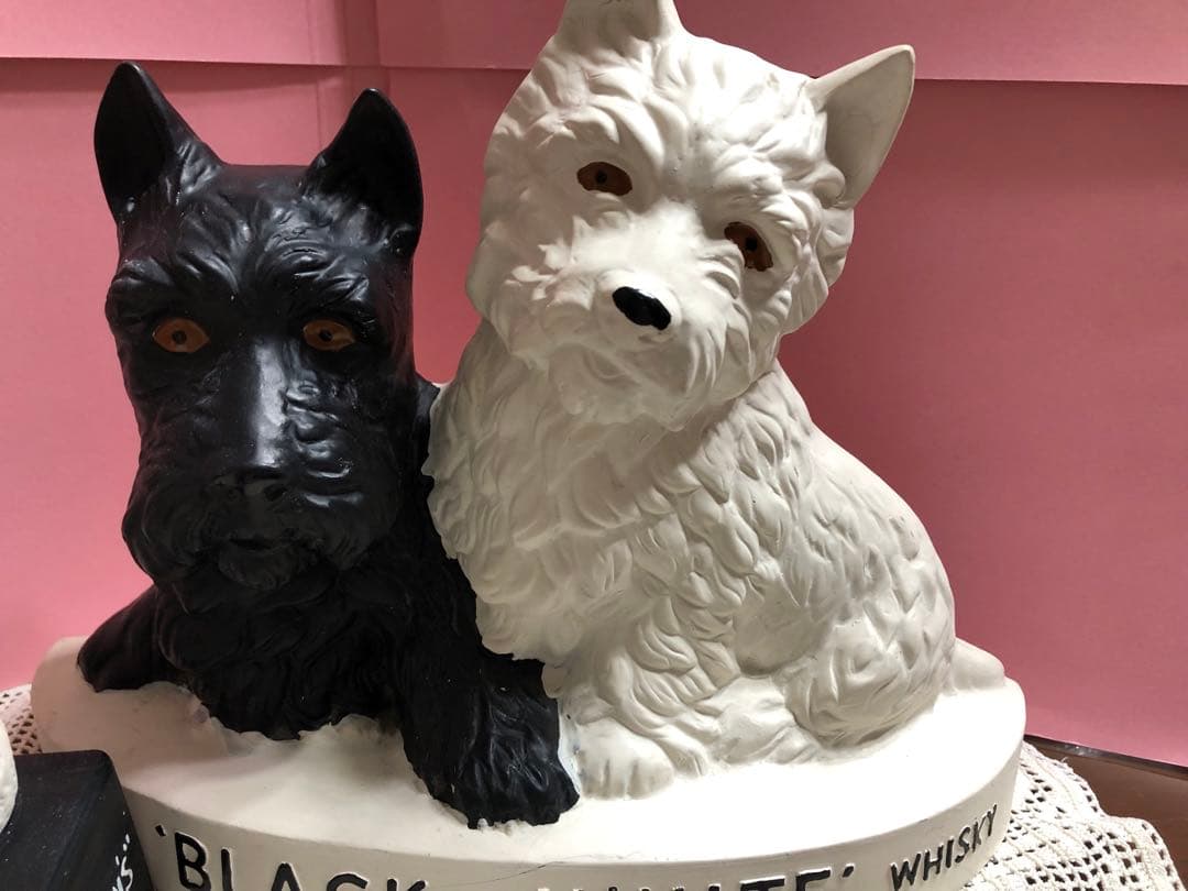 ブラックアンドホワイトスコッチウイスキーのノベルティ、店頭ディスプレイ