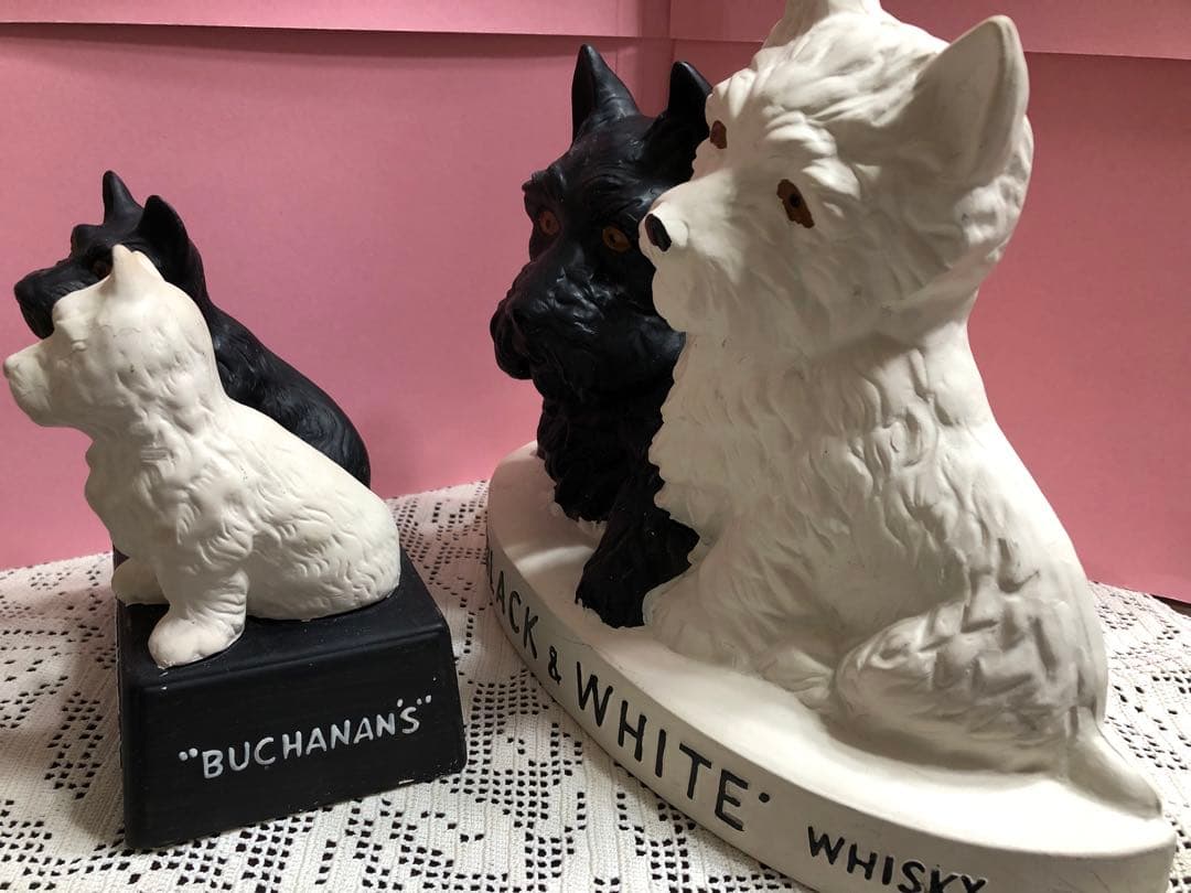 ブラックアンドホワイトスコッチウイスキーのノベルティ、店頭ディスプレイ