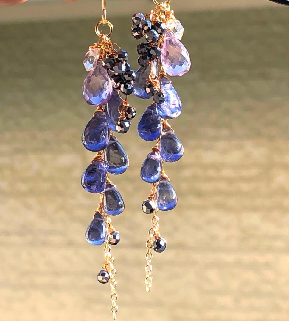 天然石ぷるっと大粒アイオライトのしゃら〜んぶどうピアス14kgf