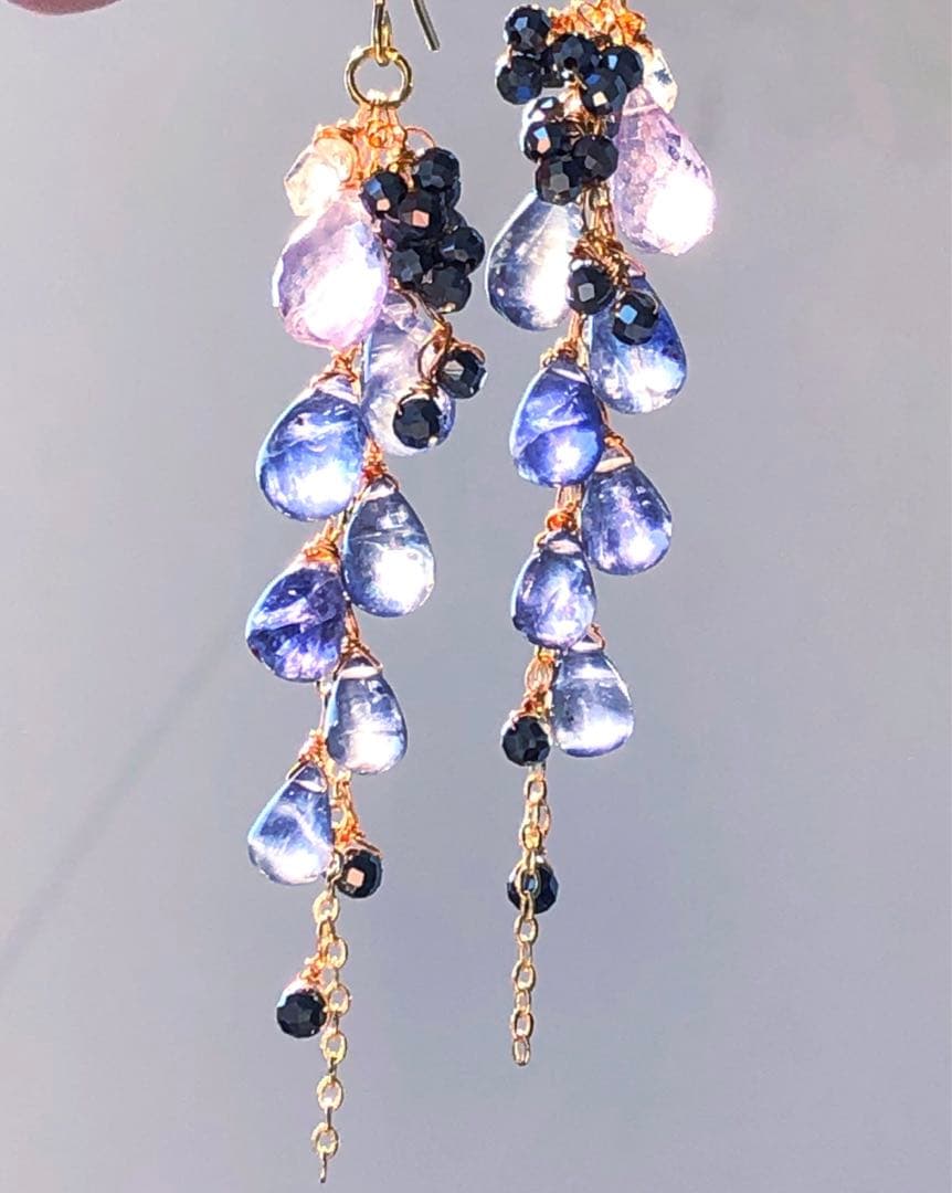 天然石ぷるっと大粒アイオライトのしゃら〜んぶどうピアス14kgf