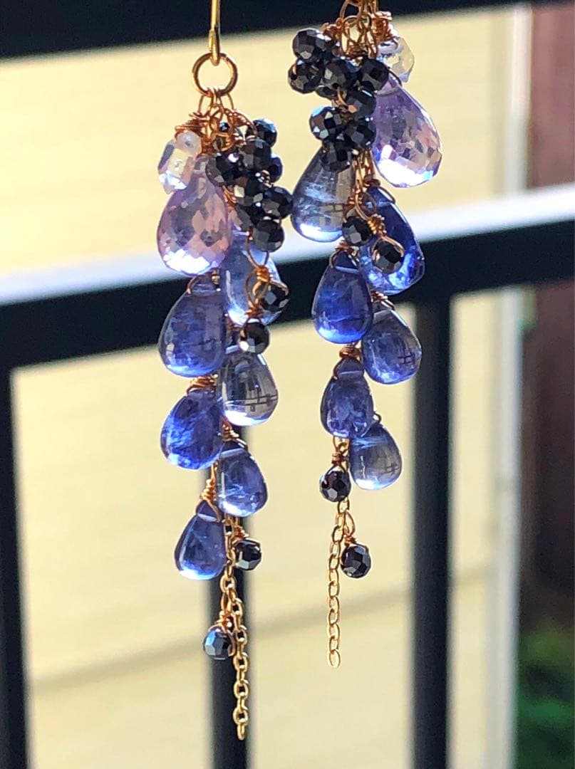 天然石ぷるっと大粒アイオライトのしゃら〜んぶどうピアス14kgf