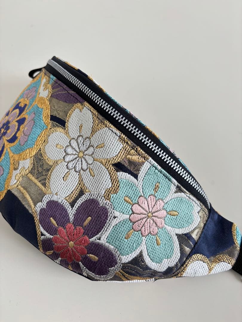 帯リメイク クロスボディバッグ｜シルク帯アップサイクル 花文様 和柄