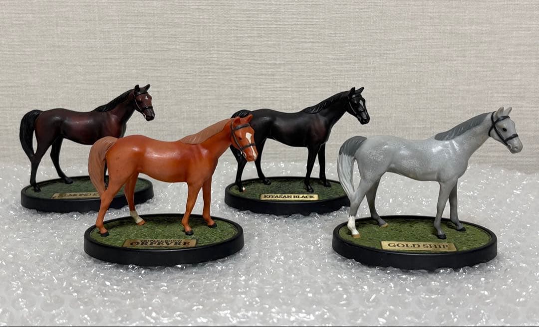 アーモンドアイ＆オルフェーヴル＆キタサンブラック＆ゴールドシップ フィギュア