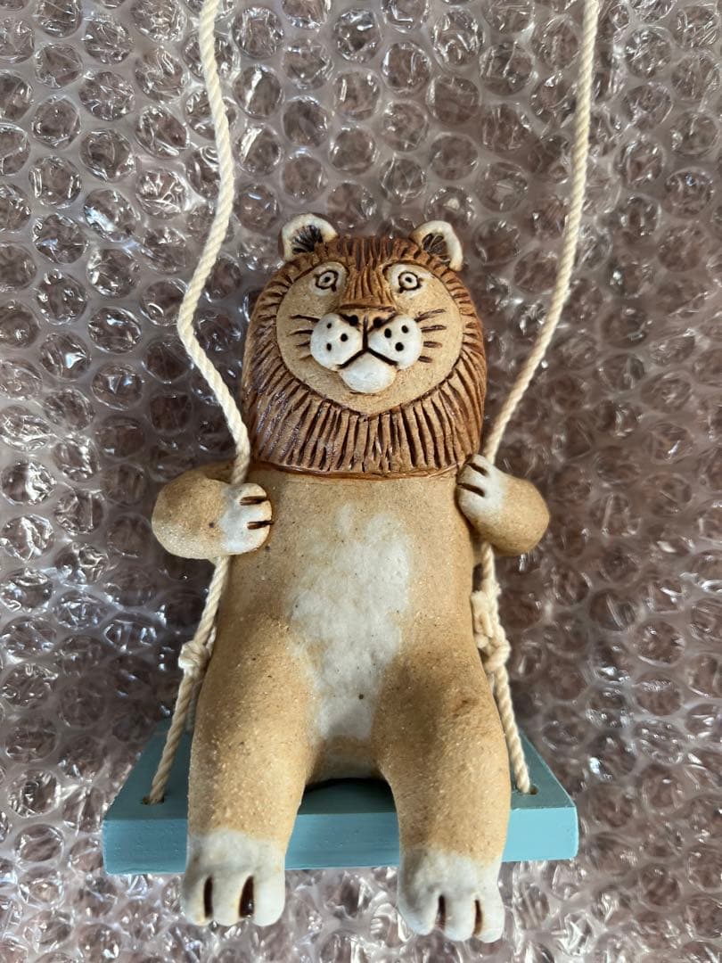 かとうゆみさん ライオンの陶器置物 ブランコ付き
